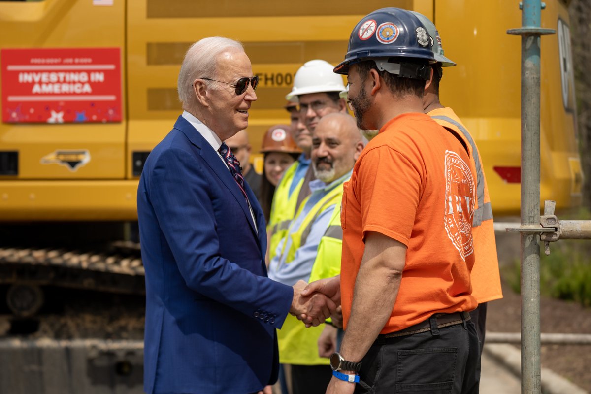 WhiteHouse46's tweet photo. Manufacturing construction spending has grown by nearly 100% in just two years. 

That’s Bidenomics at work. https://t.co/Znk7KHcpAc