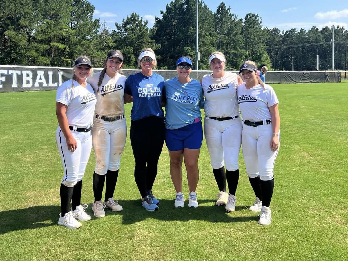 Another great day for our athletes @CoLinSoftball Thank you @coachbeall07 and @CoachMeleah for your time and efforts.