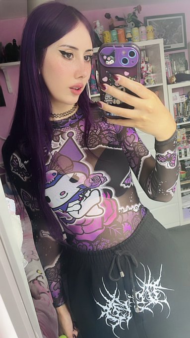 this is the cutest top ever wth 😭💜 https://t.co/p1mA01Too6