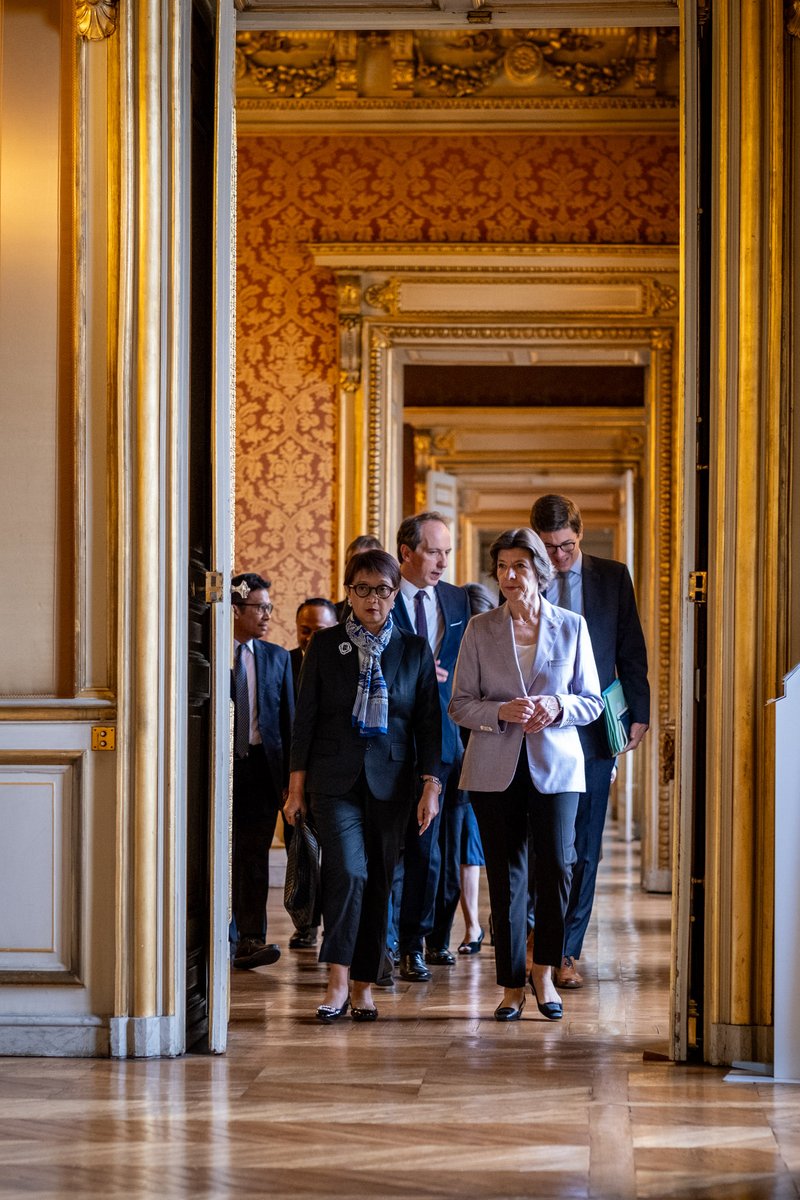 francediplo's tweet image. .@MinColonna a reçu son homologue indonésienne @Menlu_RI avant les consultations politico-militaires bilatérales avec @SebLecornu et @prabowo. Le partenariat stratégique entre la France et l’Indonésie se développe rapidement. Nous avons identifié des pistes de coopération