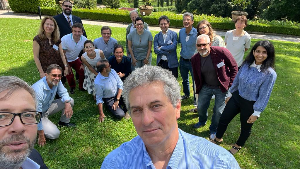 Informal #groupphoto at #SIGNsymposiumvillaVigoni on AI. #cenestqundebut <a href="/Villa_Vigoni/">Villa Vigoni</a>