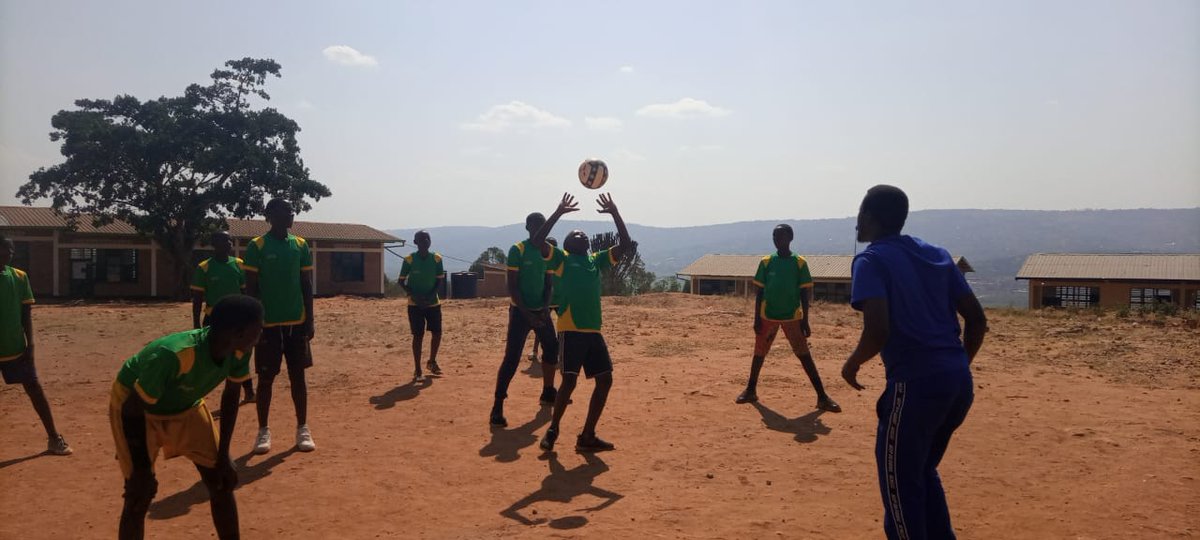 GSNyirarukobwa's tweet photo. Twatangiye gukaza imyitozo twitegura imikino ya #Feasssa2023 izabera mu Rwanda guhera 17/08/2023. Imyitozo iri kubera ku ishuri @GSNyirarukobwa iyobowe na Coach wacu @HabimanaVincent @SBugesera @SchoolSportsRW https://t.co/7INvXcGtJa