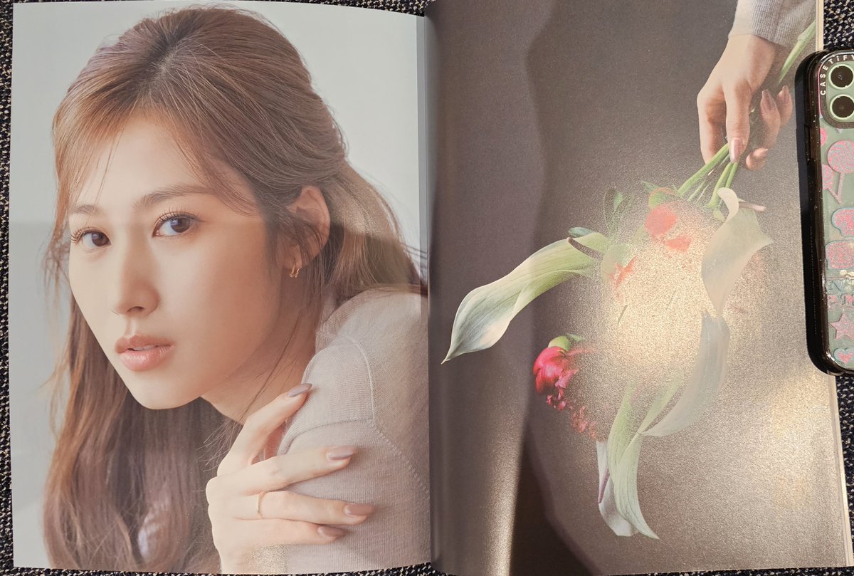 qa21029's tweet photo. 當初雜誌一出就腦衝找代購
結果今天就在大阪買到了!
追星有時候還是要冷靜一點🤣
#Donottouch #Masterpiece #MISAMO_DoNotTouch
#MiSaMo #TWICE
#SWITCH_MISAMO https://t.co/cY8BXayuxZ