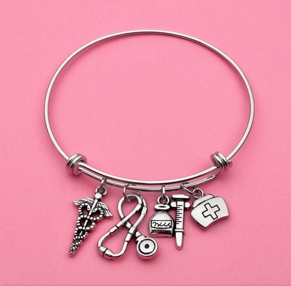 LondonScrubs's tweet photo. 🚨New Product🚨

Shero Charm Bracelets are now available under Accessories 🛍️
✔️Stainless Steel Expandable Bangle Bracelet.
✔️ One Size 
✔️5 Charms
https://t.co/ACrSRZnXMY https://t.co/MlV0945WTh