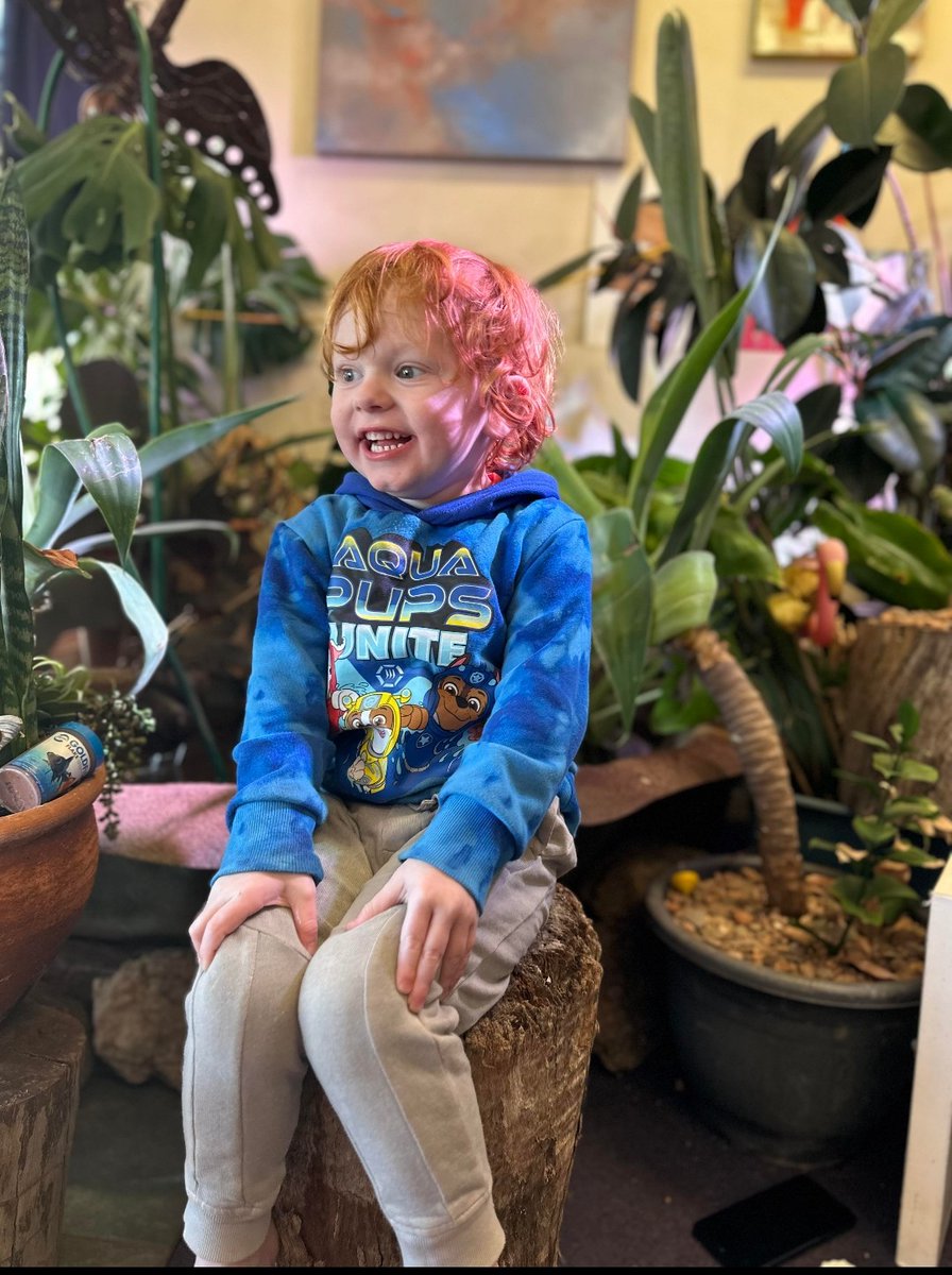 LoveOurCommuni1's tweet photo. Look at this Angel sitting next to our sensory pond #brokenhill #angel #look #sensory #pond https://t.co/jvC32xCRsS