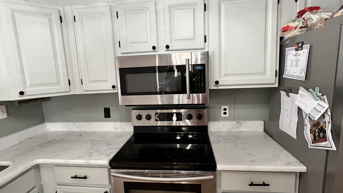 GFgranitellc's tweet image. Shadow Storm Quartzite is a popular choice of stone for that clean and simple looking countertop!

Check out the latest episode of What’s Trending Wednesdays to hear about more of the popular stone choices!

#goodfellasgranite #kitcheninstall #countertops #quartzite #homeupgrade