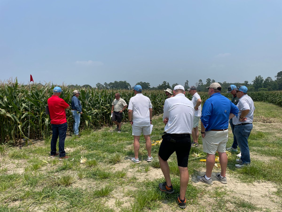 uniumbioscience's tweet photo. Great in depth review from Tim Eyrich @HELMAgroUS on the benefits of Unium technologies in corn 🌽 production .......would you like to know more please contact @HELMAgroUS or join the Unium technical group where we will share the data https://t.co/gmbmJ9Y3d8 #biostimulant https://t.co/sG1tmcwvq9