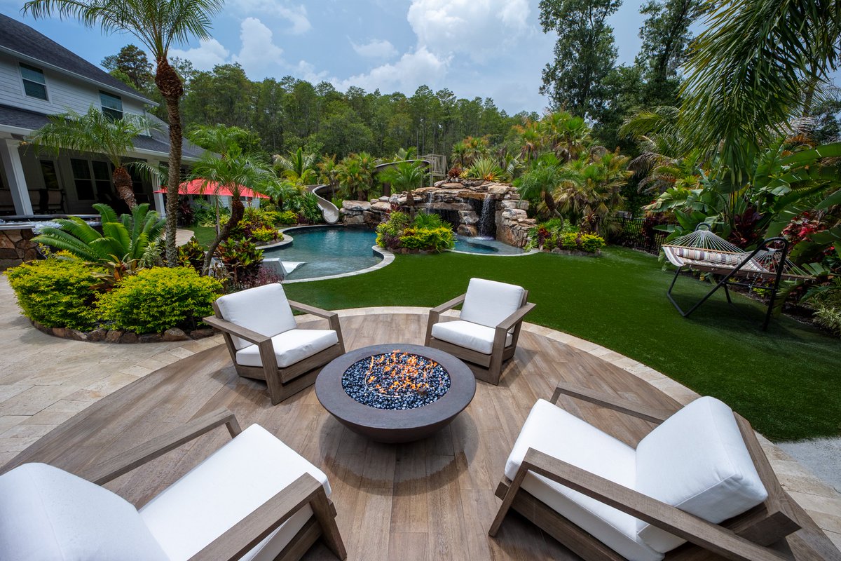LagoonsDesign's tweet image. This project in Odessa, Florida has so many cool features. This backyard has a huge grotto, a waterslide, a big elevated spa with a swim-up bar, a sun shelf area, and a big swimming and jumping play area. This place is laid out for entertaining.
#insanepools #lucaslagoons #pool
