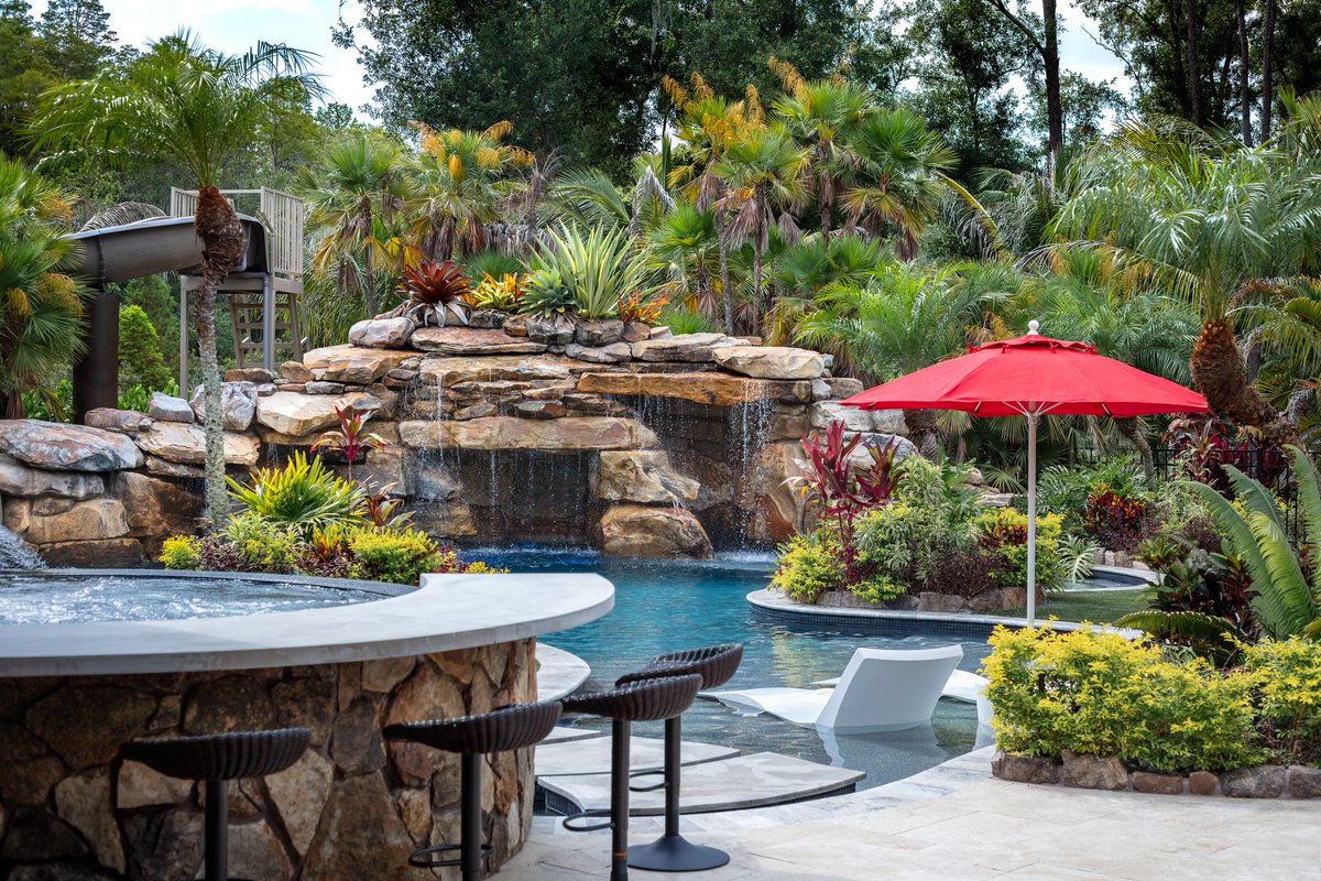 LagoonsDesign's tweet image. This project in Odessa, Florida has so many cool features. This backyard has a huge grotto, a waterslide, a big elevated spa with a swim-up bar, a sun shelf area, and a big swimming and jumping play area. This place is laid out for entertaining.
#insanepools #lucaslagoons #pool