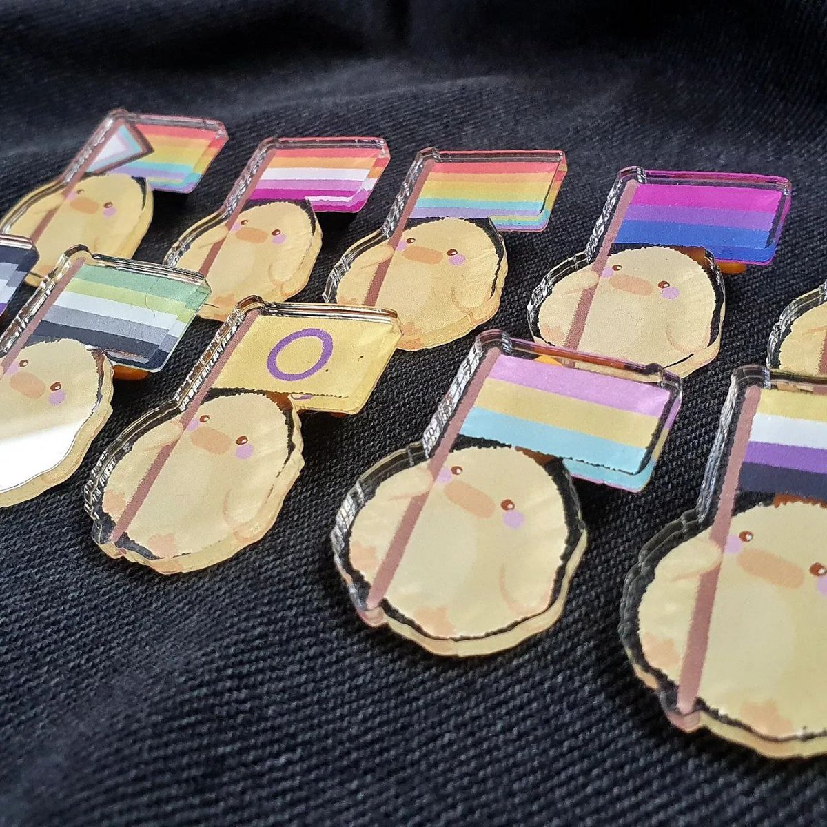 sofftpunk's tweet photo. got a second to RT? I'm hash, a queer trans artist of colour and I make tonnes of functional accessories for your queer life! plss check out the current bits I have available 🌈✨ https://t.co/1drCr9zJFc