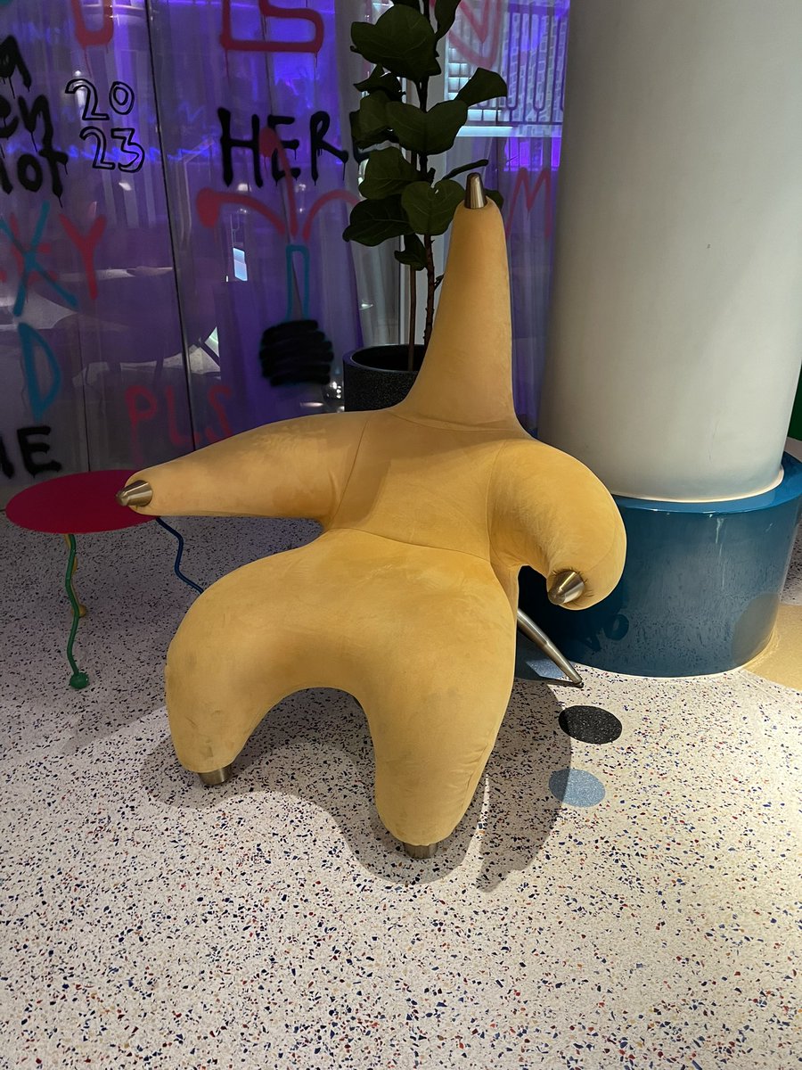 taloriannAE's tweet photo. @rosairei Best i can do is this banana chair rn https://t.co/LPfYjxZxlL