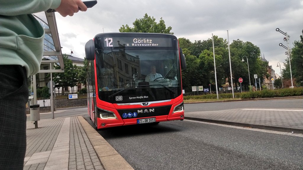 jonaes_'s tweet photo. Zittau fest in der Hand der NewLionsCity von DB Bus Ost AUS POTSDAM @aaron_m_ebmeyer
Und bei Haltestellenschildern gilt: Doppelt hält besser. https://t.co/1IAAwgspTC