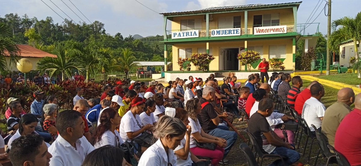 PoderPalma's tweet photo. Realizado en #LaPalma el acto en recordación de la gesta del Moncada. Reconocimiento en la ocasión para las entidades que se destacaron en la emulación por el #26deJulio #PoderPopular #Cuba #PinardelRio https://t.co/BuNzwHOHzL