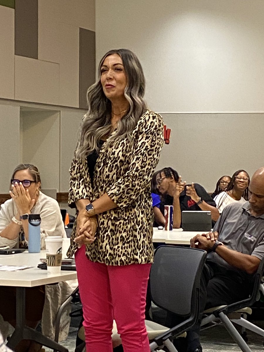 DrTLSha's tweet photo. Congrats 🎉to the amazing campus leaders who were given shoutouts for building a great culture 💚 at @AliefISD @branbrotherton @LisaSaarie @SkilesPrincipal @ChambersCharger @Cummings_Alief @LiestmanES @HolubMiddle 🤗 #AliefProud https://t.co/VlABhQ4PJT