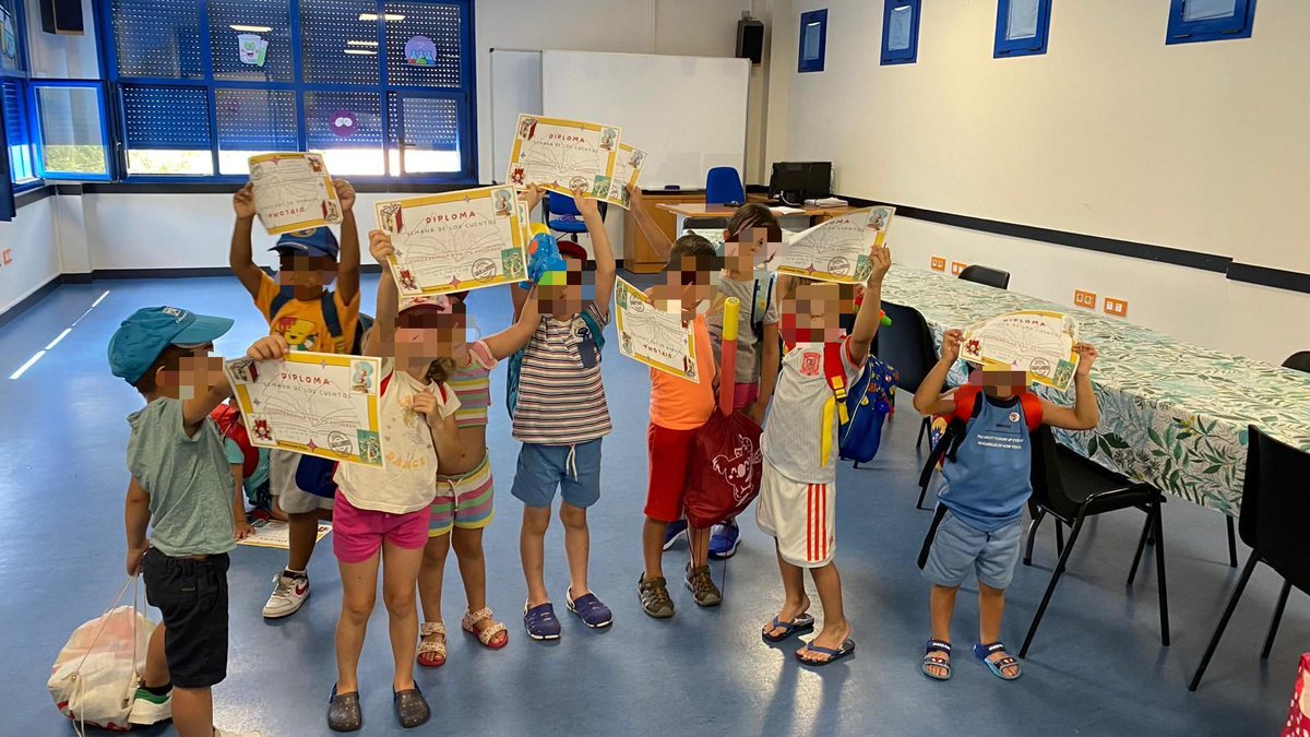 VOX_ColmenarV's tweet photo. Nos comprometimos a modernizar y poner en VALOR #LaCasa de la Juventud.
@aibar_susana y @ENAHCV ya estan con ello.
Os mostramos los talleres y actividades que te permiten la conciliación familiar en verano 
✅Los pequeños, trabajaron las emociones
✅Los adolescentes,cocinan. https://t.co/bor0iqw69C