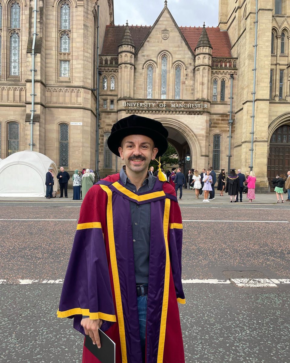 uomsoss's tweet photo. Weβve loved seeing all of your graduation photos!
We hope you had an amazing day celebrating your achievements with your friends and family πππ
Congratulations to our PhD graduates: Pedro, Davide, James and Marion.
#uomgraduation #sossgrad #phdgraduate #celebration #alumni https://t.co/SaLRlWjMPF