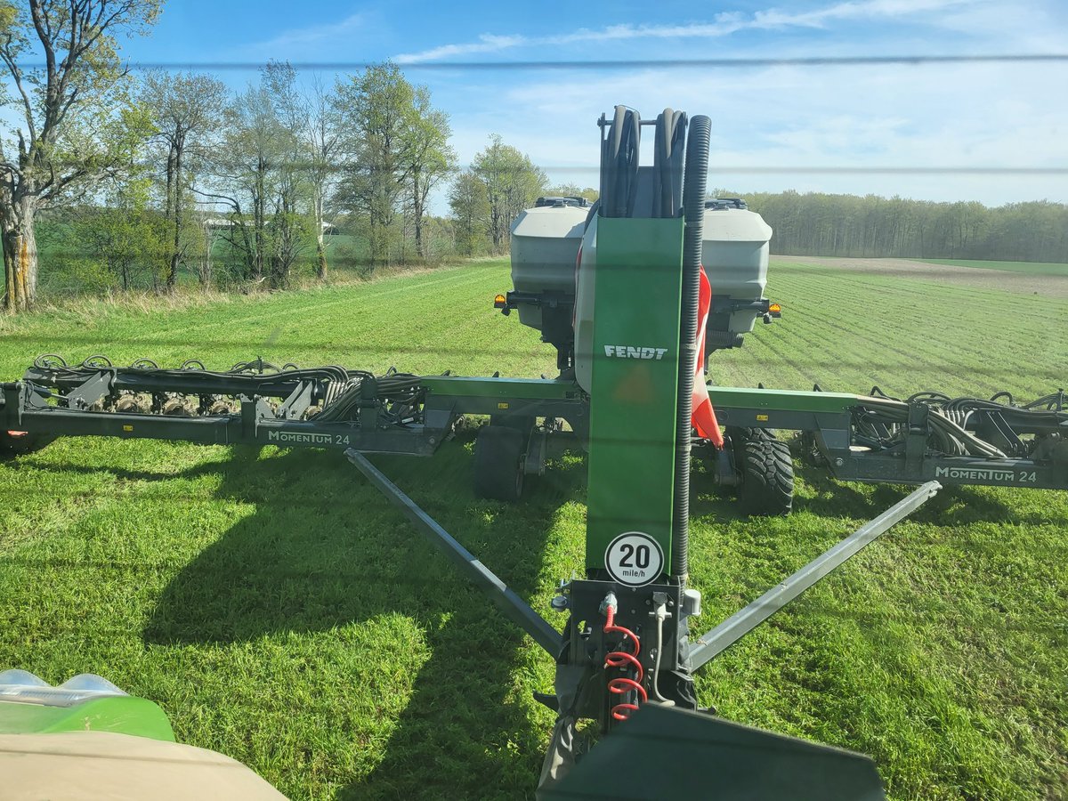 HighlandWayne's tweet photo. Used 24 row 30 inch Fendt Planter for sale with 2 years of warranty  left over ...490k     Fendt is putting  updates on to match 2024 MY    new tires and parallel  arms https://t.co/HRREU47TyN