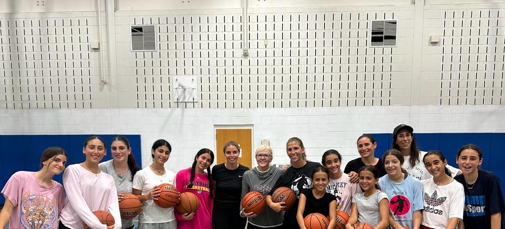 YOFHS's tweet photo. Our new summer basketball program is underway! This week, we welcomed Mary Beth Chambers to our coaching staff, who will be leading our girls basketball teams alongside Sarah Horowitz Mishaan! #flatbushfalcons @MBHoops10 https://t.co/gaOpmWcqem