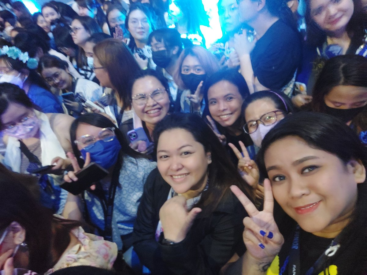 harudalnim1015's tweet photo. Ok lang kami! #VIPSTANDINGLEFT
@randomDANyou @iamme0710 @mabelELF03 @pjdelacruz526 https://t.co/k7mwDW4cN3