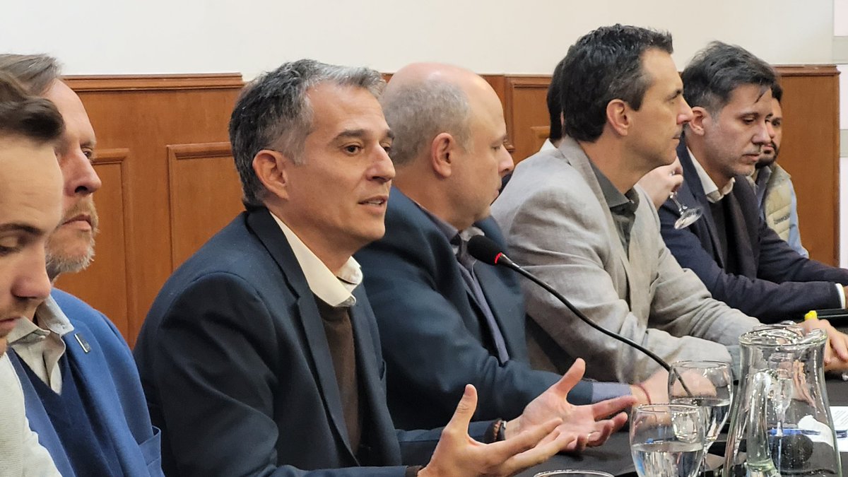 AgenciaIyE's tweet photo. Encuentro del Clúster de Biotecnología de Córdoba. 🧬🌱

✅ En la actividad se presentó el Mapeo de emprendimientos Biotech en Córdoba y se firmó la carta de intención en el marco de la Ley N°10.792  

#InnovaryEmprender https://t.co/nOcLUbpr4c