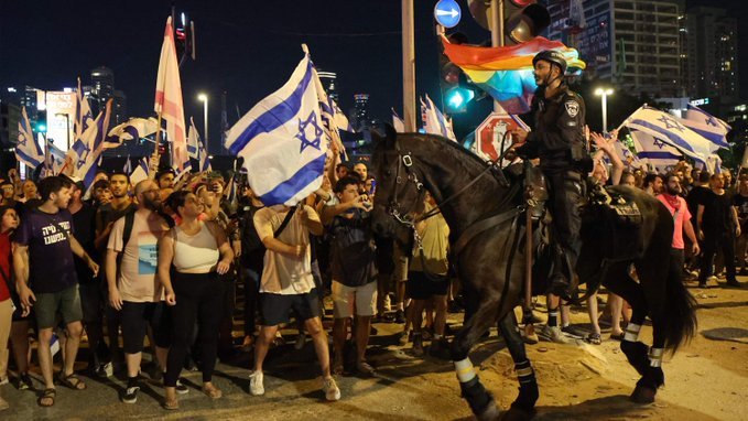 timeskeepernews's tweet image. More than a thousand pilots and other personnel in the Israeli Air Force reserve said they would stop reporting for duty if the government pushes through a contentious plan next week to reduce judicial power.

#Israel  #Israelprotest #IsraelAirforce

Follow for more 💌