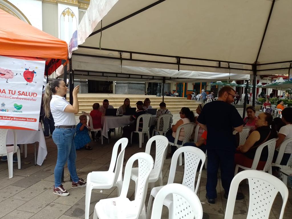 Hoy en #Andes, en compañía de la alcaldía, realizamos acciones integrales en salud pública y participamos en el foro para la promoción y prevención de las enfermedades cardiovasculares. Estamos comprometidos con la implementación de la estrategia CERSS en nuestros municipios.