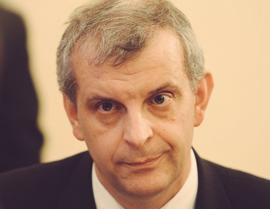 Rodolfo Ayala (@ayala_rodolfo) on Twitter photo Sr. Angel Valencia.
Fiscal Nacional.
<a href="/FiscaliadeChile/">Fiscalía Nacional</a>
Por favor, cambie al Fiscal Armendáriz, es amigo personal de su investigado en caso Fundaciones, el ministro <a href="/GiorgioJackson/">Giorgio Jackson</a> y no se inhabilitó.
Mantenga el prestigio de la institución. Sr. Angel Valencia.
Fiscal Nacional.
<a href="/FiscaliadeChile/">Fiscalía Nacional</a>
Por favor, cambie al Fiscal Armendáriz, es amigo personal de su investigado en caso Fundaciones, el ministro <a href="/GiorgioJackson/">Giorgio Jackson</a> y no se inhabilitó.
Mantenga el prestigio de la institución.