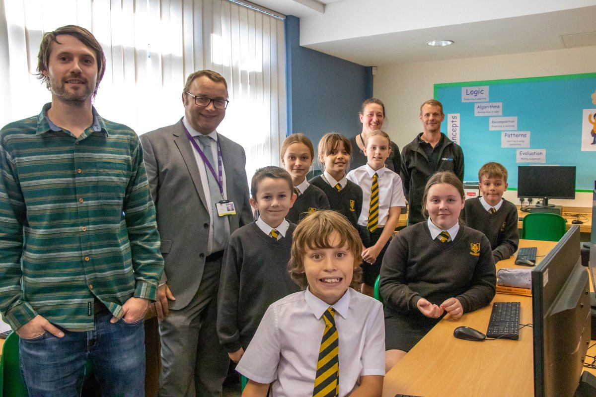 🙌🏼 207 classrooms (4800+ kids!) across Dorset are now signed up to participate in Dorset Coding Day.🥳 

We're looking for digital enthusiasts to support a classroom session. If you are interested, we'd love to hear from you. 

For more see orlo.uk/R2184