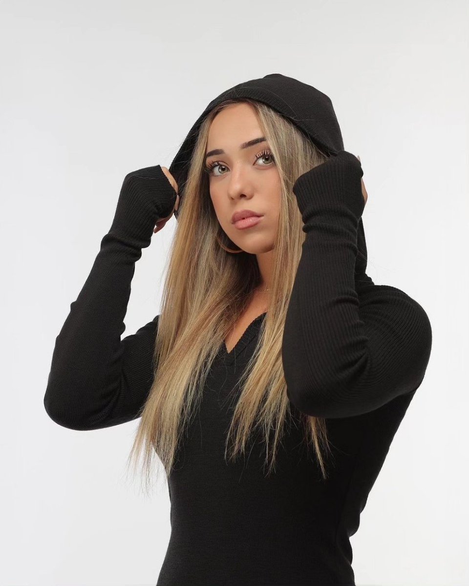 LetsVanquish's tweet photo. 🤩✨ @marinaGLara2002, embajadora de @GStarRAW, presentó la nueva colección de la marca de indumentaria.
La gimnasta olímpica e influencer brilla con lo último de la marca “Denim”, a través de la nueva colaboración gestionada por #Vanquish.
#LetsVanquish https://t.co/Uoc5CtOHdA