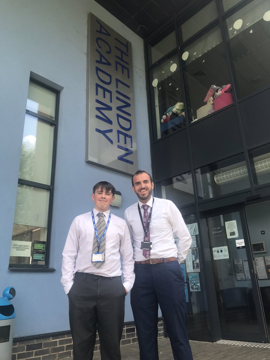 🌟 Brilliant to have Stuart from @ChilternA with us this week! 🌟 He's been absolutely amazing and it's clear he loved every second at The Linden. 😄 Looks like we've found a future Linden teacher! 🎉 Thanks to @MrGChaney for being an awesome mentor! 👏