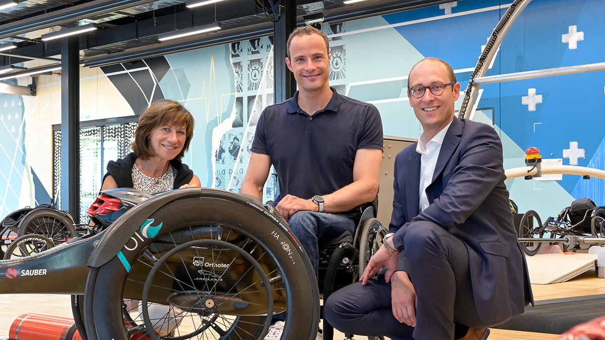 Hoher Besuch in #Nottwil. <a href="/martin_candinas/">Martin Candinas</a>, #Nationalratspräsident, besuchte auf Einladung von Stiftungsratspräsidentin Heidi Hanselmann heute die Schweizer Paraplegiker-Gruppe. Nach dem Rundgang durchs SPZ traf er Olympiasieger und Weltmeister Marcel Hug in der Trainingshalle.