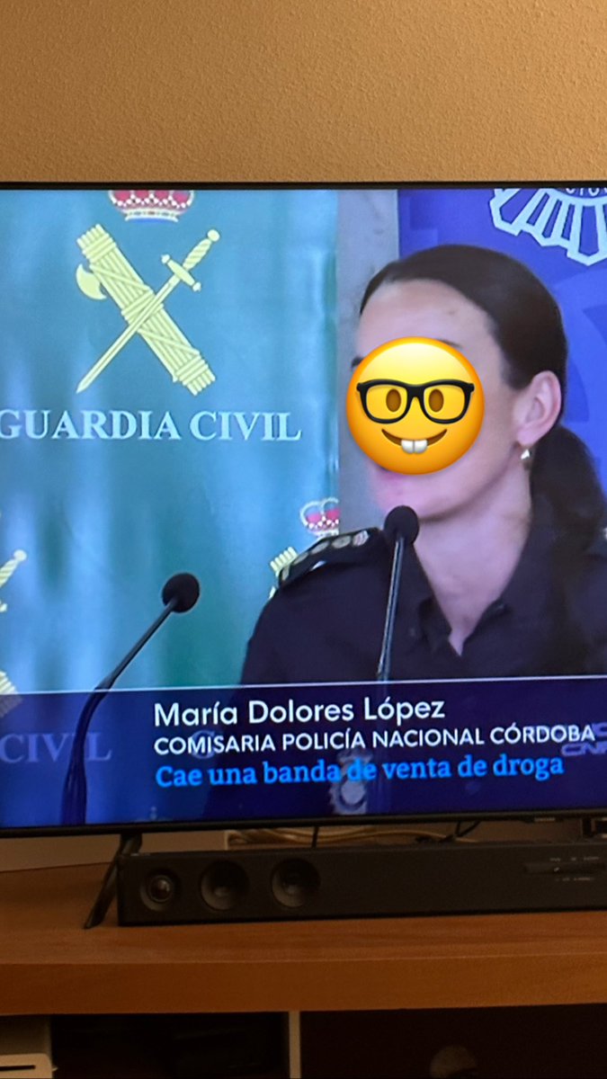 feliz viernes a todas las mujeres, menos a las policias