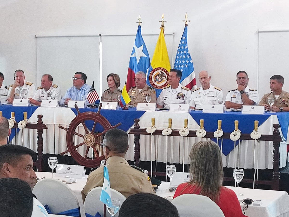 COMANDANTE_ARC's tweet image. Con un exitoso balance hoy en #Cartagena finalizó #UNITASLXIV. En nombre de los #MarinosDeColombia que integran la @ArmadaColombia agradecemos a los más de 20 países que por 11 días desarrollaron ejercicios de entrenamiento y cooperación multinacional en aguas del #MarCaribe.