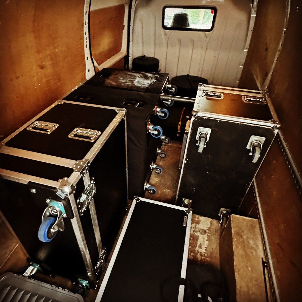 Drum Kit ✔️
Piano ✔️
PA System ✔️

Belgium 2023 Tour READY