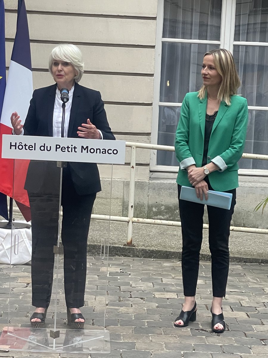 mcmaheas's tweet photo. Émue de vous dire aurevoir chère ⁦⁦⁦⁦@RomeIsabelle⁩, ns ns retrouverons dans nos engagements, ns avons besoin de vous! De la part de l #ObservatoireDeLaMixité, tous nos remerciements et reconnaissance de nous avoir permis de diffuser les bonnes pratiques Mixité 🙏 https://t.co/FEERumUn0q