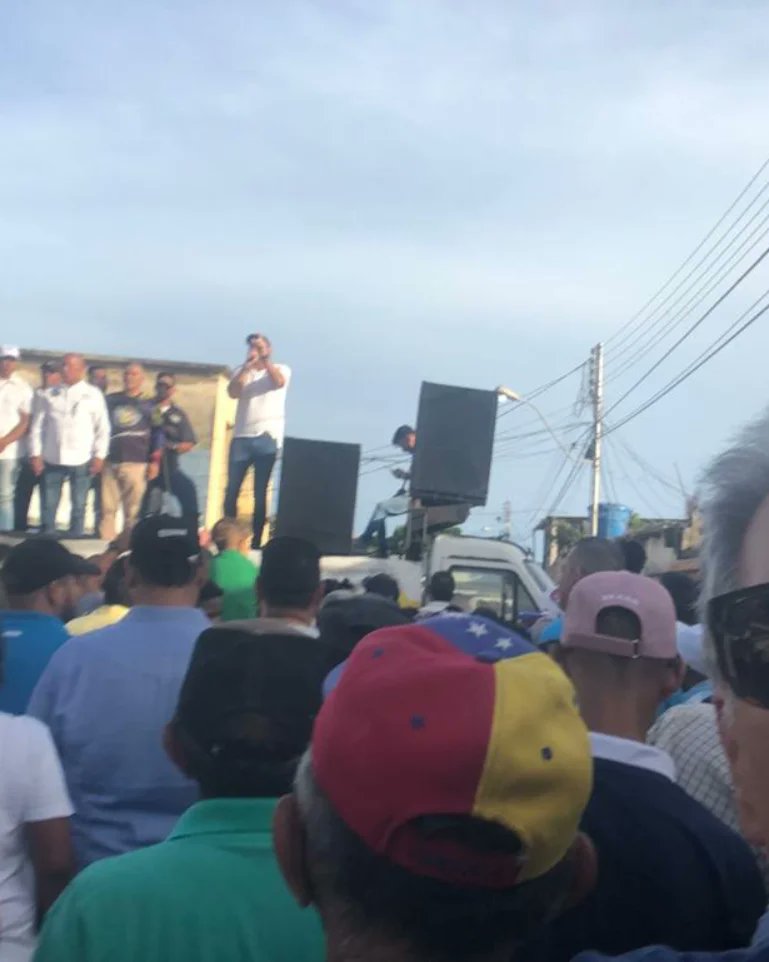 NvaEspartaUnida's tweet photo. El #precandidato Carlos Prosperi llevó su #mensaje a los neoespartanos. https://t.co/cJavocYj0D