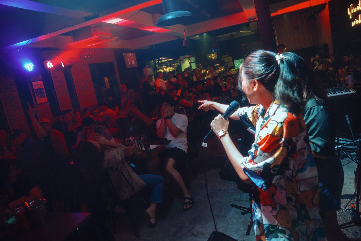 thisdione's tweet photo. I don’t just sing. Sometimes I go onstage as a host. 💕

I had the privilege to be one of the hosts for Mint Magic s Sinulit Single Launch last Friday at TakeOver Lounge! Thank you for having me and congratulations on your new single! 

#mintmagic #sinulit #hosting #music https://t.co/i3a2Kp93b7
