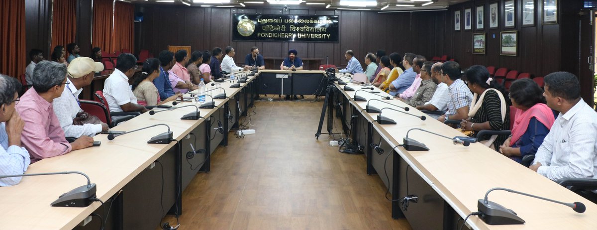 PondiUniVC's tweet photo. Interaction with Dr. Alwyn Dady, Associate Professor, University Paris-Est Créteil in the presence of Vice-Chancellor Prof. Gurmeet Singh, Faculty and students of Pondicherry University held on 20.07.2023 at the Council Hall. https://t.co/S9Me7rCGWW