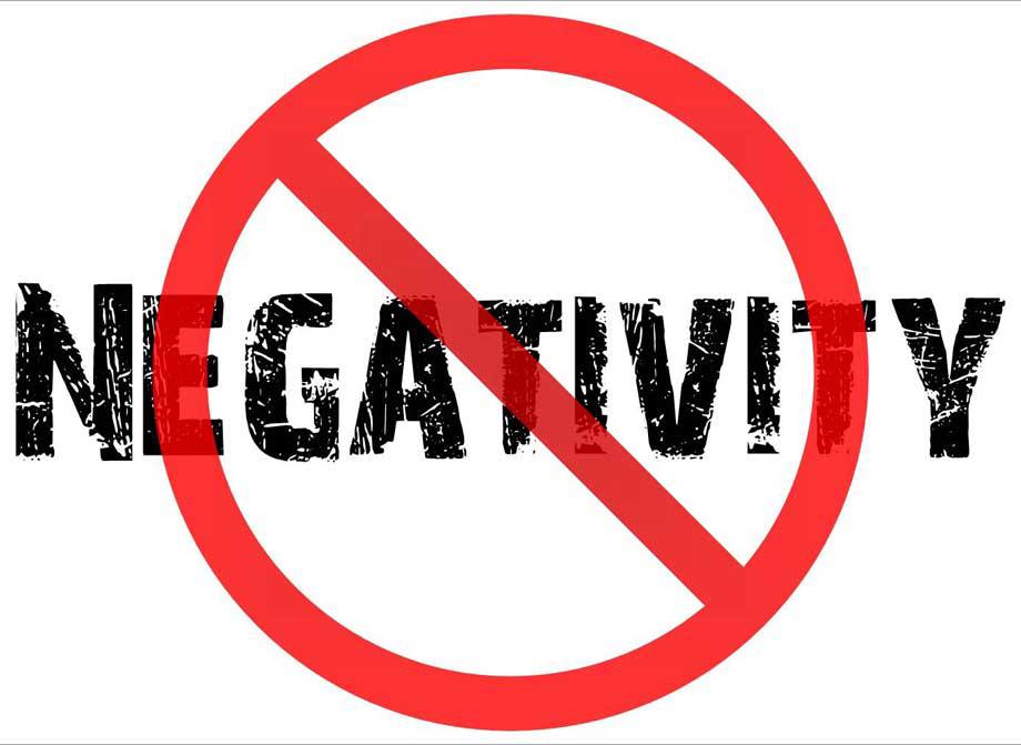 Avoid negative people.Maintain friendships with people who have positive outlooks and who bring out the best and most confident version of you.
