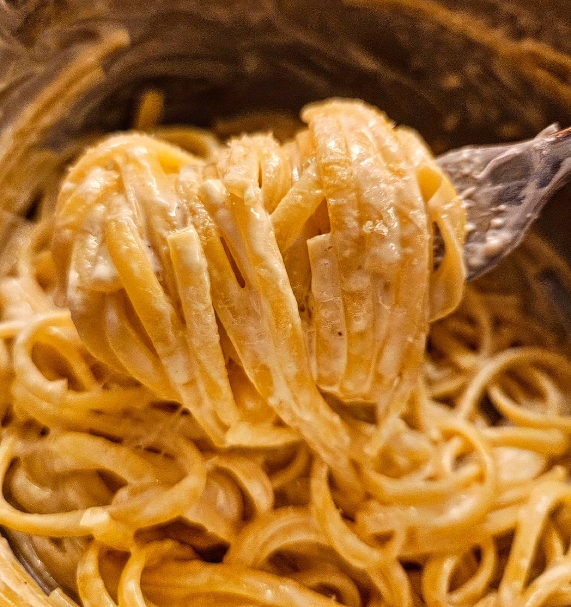 turinepi's tweet photo. 33C/91.4F breezy in #turin at 4pm perfect pasta for #scorchinghot days #lemoncream spaghetti (make it #vegan too) with 🥂 chilled #favoritadoc from the #roero #winedistrict in #piedmont ▶️
https://t.co/PK5dEz0fko #torino #walkingtours #tastings #privateclasses #conciergeservices https://t.co/ZeVMJs9PCH