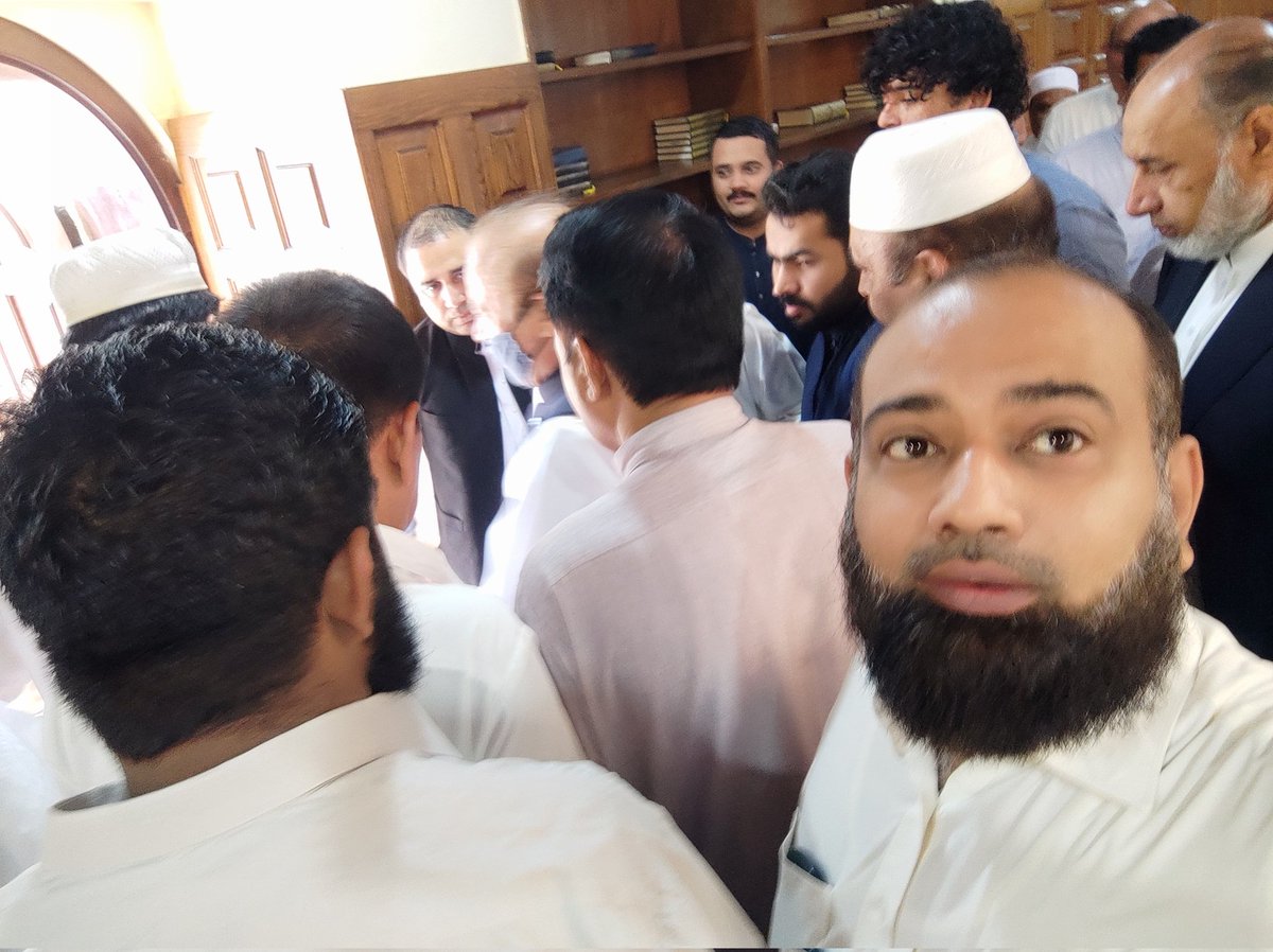 AhtashamPMLN's tweet photo. 21 جولائی قائد محترم کے ساتھ نماز جمعہ ادا کی https://t.co/LoNBrWEpue