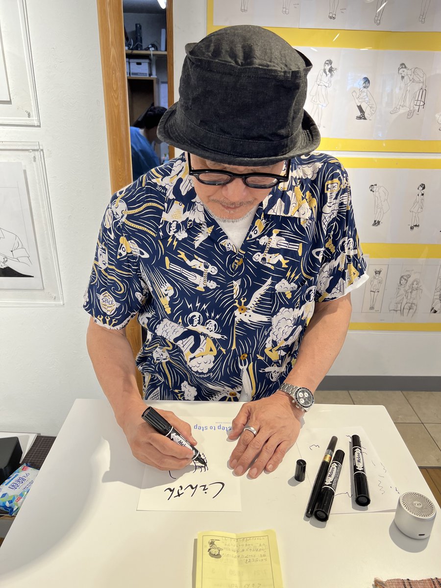 quengracarp's tweet photo. 江口寿史先生のStep2出版記念展&サイン会にも行って来ました!
先ちゃんには何回もお会いしてるのに、毎回緊張してしまう。子供の頃からから大好きだったからねぇ😹
画集やらTシャツやらトラックジャケットやら、ついつい買い過ぎてしまったww
#Step2Step https://t.co/G0mjcOhoZ3