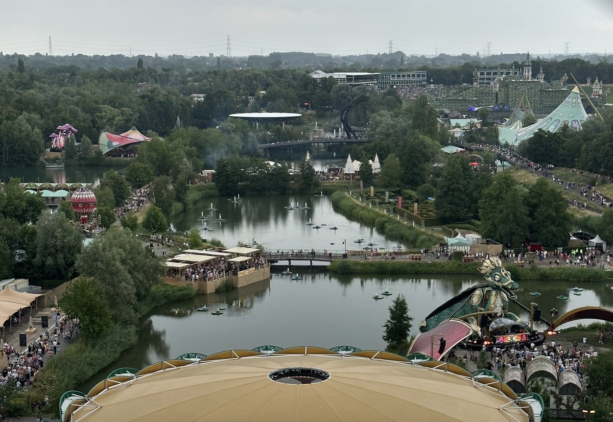 David_McNeill's tweet photo. It’s a good Friday @tomorrowland 🤩 https://t.co/GiYmhn54eW