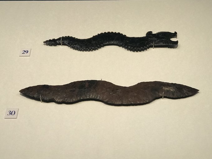 世界一かっこいい黒曜石のナイフ。メソアメリカ文明では金属器の利用はごく限定的で、それであの都市群を築き上げたのだからいつも感心します。 