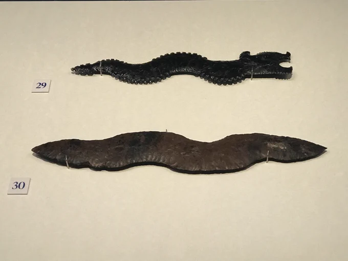 世界一かっこいい黒曜石のナイフ。メソアメリカ文明では金属器の利用はごく限定的で、それであの都市群を築き上げたのだからいつも感心します。 