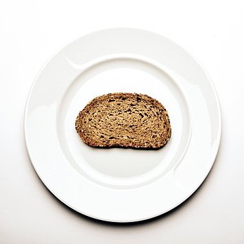 elhotzo's tweet photo. Deutsches               Deutsches 
Essen, wenn           Essen, wenn 
Freunde der            20min Bahn-
Kinder zu                 fahrt
Besuch https://t.co/QWxFd3izzs