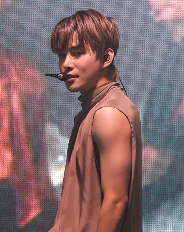 정우 THEN 😇                    정우 NOW 🥵