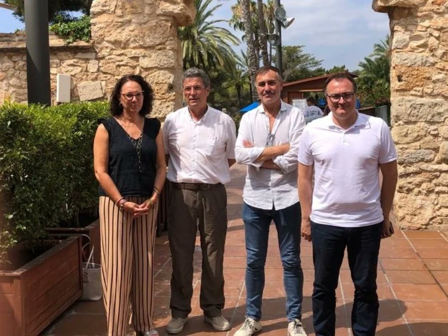 juanluisruizvng's tweet photo. Junt amb la regidora de Promoció de ciutat, Anna Ribera, avui hem visitat Serradora Campamà i el Parc de vacances Vilanova Park, dues empreses amb seu a Vilanova i la Geltrú, referents en els seus sectors.

_
@ajuntamentvng 
#VilanovailaGeltrú #VNG https://t.co/7hnlt2iikX