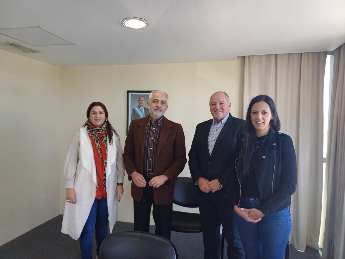 ✳️ El ministro de Trabajo de la Provincia de Córdoba, Omar Sereno, y la secretaria de Trabajo, Elizabeth Bianchi, recibieron al presidente de Fedecom, Fausto Brandolin, y a la directora ejecutiva, Yanina Rodriguez.

<a href="/mintrabajocba/">Min. Trabajo Córdoba</a> #Fedecom