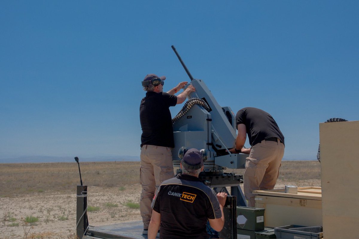 KaraKulak__'s tweet image. #UNIROBOTICS

#TRAKON / #TARGAN

ASFAT&apos;ın inşa ettiği Açık Deniz Karakol Gemisi’ne entegre edilecek milli deniz tipi UKSS&apos;si TRAKON TARGAN Fabrika kabul testleri öncesi son atış testlerini başarıyla Konya-Karapınar&apos;da tamamlandı.

#MilliTeknolojiHamlesi #SavunmaSanayi